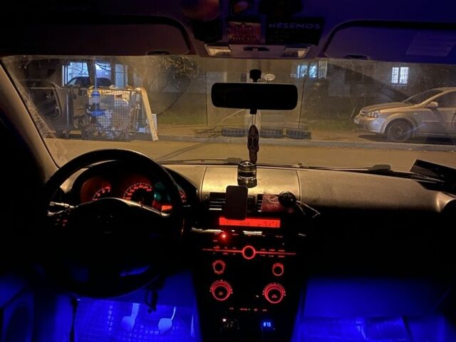 Сірий Мазда 3, об'ємом двигуна 1.6 л та пробігом 283 тис. км за 4000 $, фото 4 на Automoto.ua
