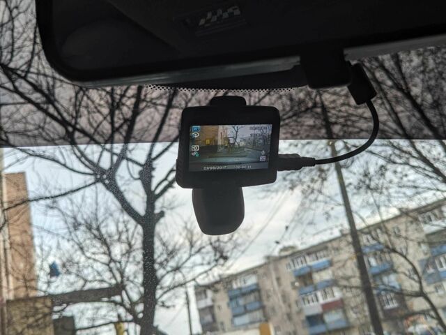 Сірий Мазда 3, об'ємом двигуна 2 л та пробігом 145 тис. км за 3999 $, фото 3 на Automoto.ua