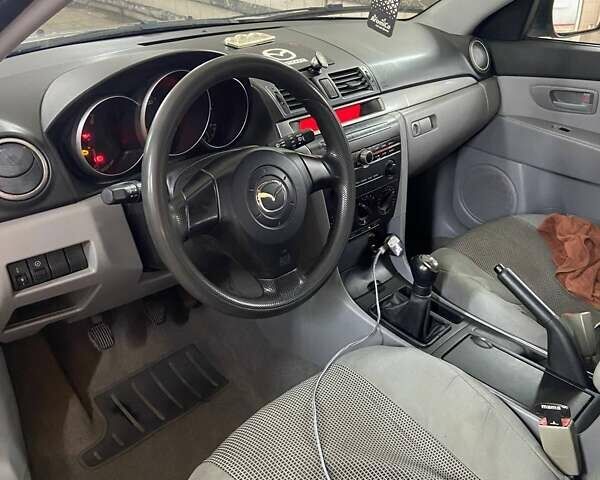 Серый Мазда 3, объемом двигателя 1.3 л и пробегом 189 тыс. км за 3700 $, фото 5 на Automoto.ua