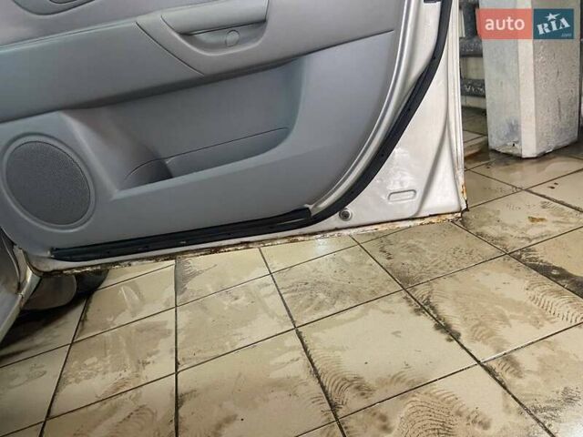 Серый Мазда 3, объемом двигателя 1.3 л и пробегом 193 тыс. км за 3200 $, фото 15 на Automoto.ua