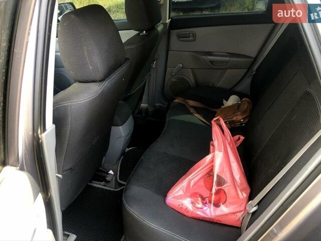 Сірий Мазда 3, об'ємом двигуна 1.6 л та пробігом 350 тис. км за 4300 $, фото 4 на Automoto.ua