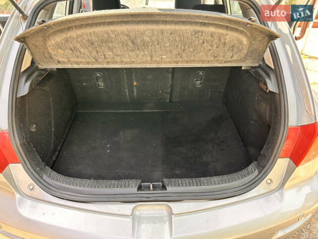 Сірий Мазда 3, об'ємом двигуна 1.56 л та пробігом 320 тис. км за 3950 $, фото 11 на Automoto.ua