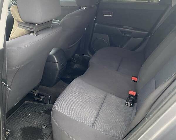 Сірий Мазда 3, об'ємом двигуна 1.6 л та пробігом 289 тис. км за 4200 $, фото 6 на Automoto.ua