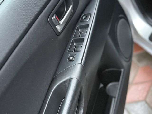 Сірий Мазда 3, об'ємом двигуна 1.6 л та пробігом 188 тис. км за 4450 $, фото 17 на Automoto.ua