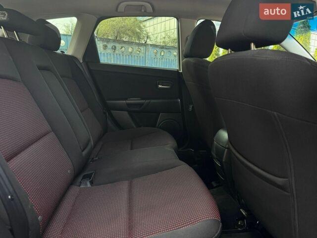 Сірий Мазда 3, об'ємом двигуна 1.6 л та пробігом 302 тис. км за 4500 $, фото 9 на Automoto.ua