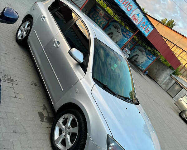 Серый Мазда 3, объемом двигателя 1.6 л и пробегом 229 тыс. км за 4000 $, фото 1 на Automoto.ua