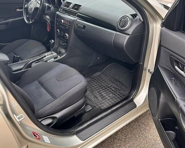 Сірий Мазда 3, об'ємом двигуна 1.6 л та пробігом 250 тис. км за 4300 $, фото 14 на Automoto.ua