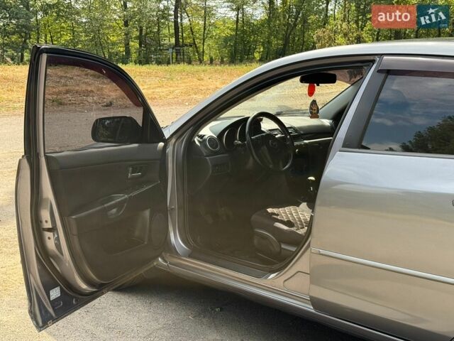 Серый Мазда 3, объемом двигателя 1.6 л и пробегом 255 тыс. км за 3550 $, фото 8 на Automoto.ua