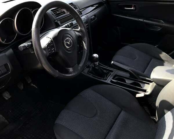 Серый Мазда 3, объемом двигателя 1.3 л и пробегом 235 тыс. км за 3400 $, фото 7 на Automoto.ua