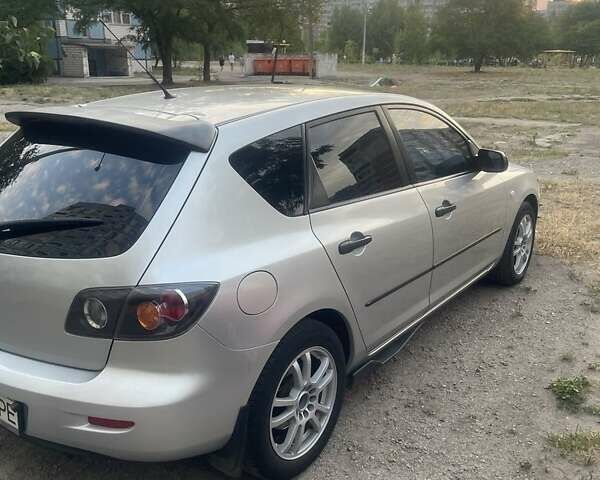 Серый Мазда 3, объемом двигателя 1.3 л и пробегом 221 тыс. км за 4999 $, фото 2 на Automoto.ua