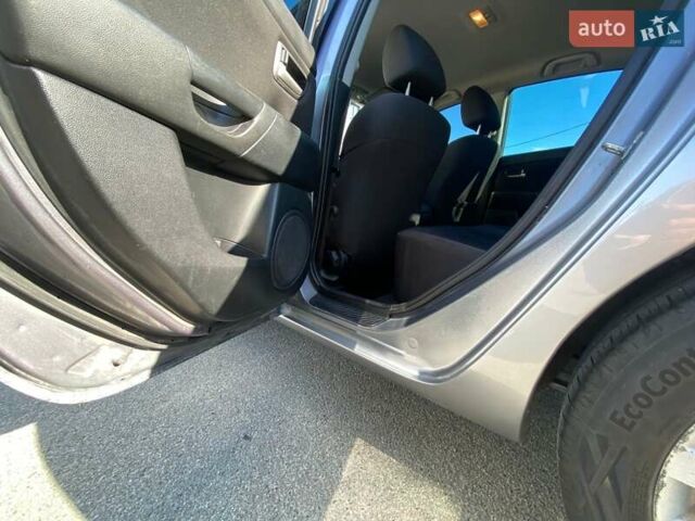 Сірий Мазда 3, об'ємом двигуна 1.6 л та пробігом 240 тис. км за 3800 $, фото 3 на Automoto.ua