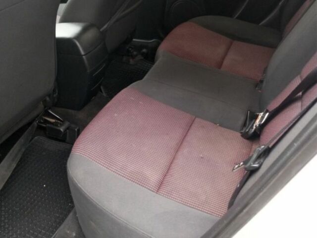 Серый Мазда 3, объемом двигателя 1.6 л и пробегом 239 тыс. км за 1872 $, фото 4 на Automoto.ua