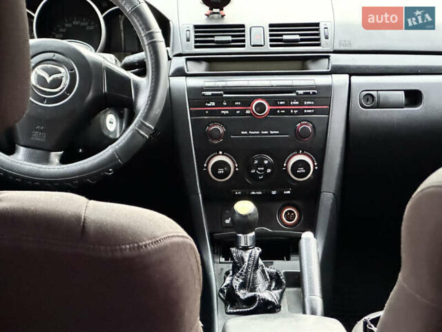 Сірий Мазда 3, об'ємом двигуна 1.6 л та пробігом 300 тис. км за 4500 $, фото 27 на Automoto.ua