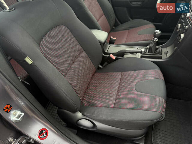 Серый Мазда 3, объемом двигателя 1.6 л и пробегом 207 тыс. км за 4600 $, фото 26 на Automoto.ua