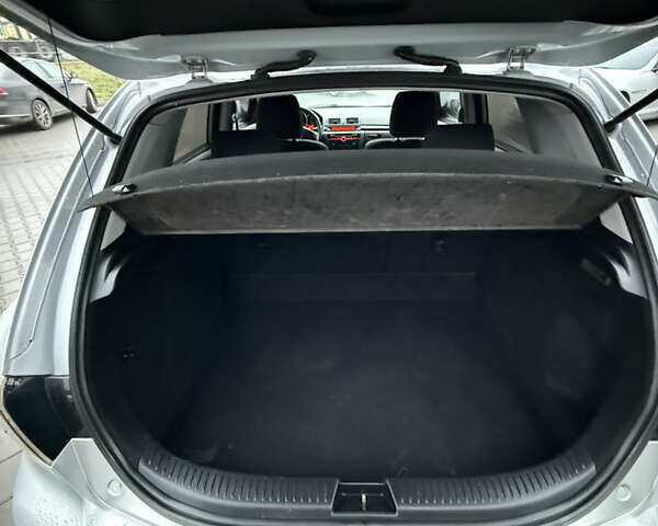 Сірий Мазда 3, об'ємом двигуна 1.6 л та пробігом 176 тис. км за 4800 $, фото 13 на Automoto.ua