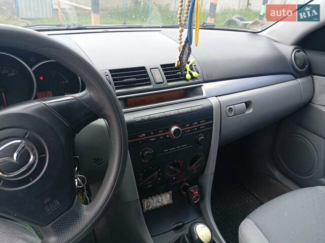 Серый Мазда 3, объемом двигателя 1.3 л и пробегом 228 тыс. км за 2800 $, фото 1 на Automoto.ua