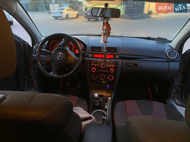 Сірий Мазда 3, об'ємом двигуна 1.6 л та пробігом 270 тис. км за 4800 $, фото 6 на Automoto.ua