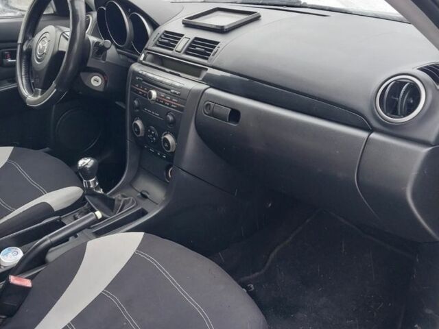 Серый Мазда 3, объемом двигателя 1.6 л и пробегом 237 тыс. км за 1100 $, фото 5 на Automoto.ua