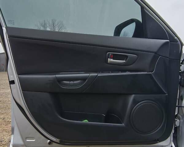 Сірий Мазда 3, об'ємом двигуна 1.6 л та пробігом 263 тис. км за 4700 $, фото 13 на Automoto.ua