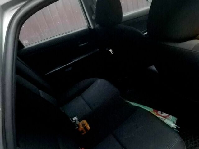 Серый Мазда 3, объемом двигателя 1.6 л и пробегом 206 тыс. км за 3950 $, фото 3 на Automoto.ua