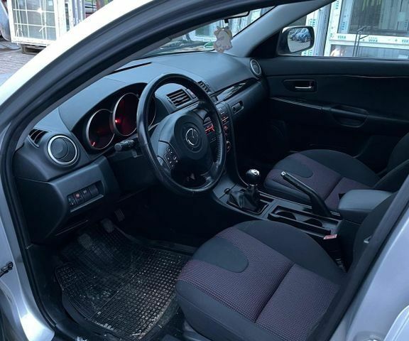 Серый Мазда 3, объемом двигателя 0 л и пробегом 310 тыс. км за 1000 $, фото 3 на Automoto.ua