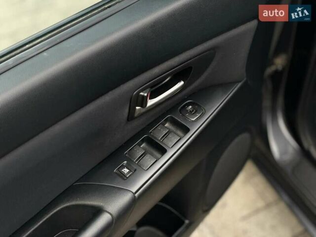 Сірий Мазда 3, об'ємом двигуна 1.6 л та пробігом 258 тис. км за 4600 $, фото 12 на Automoto.ua