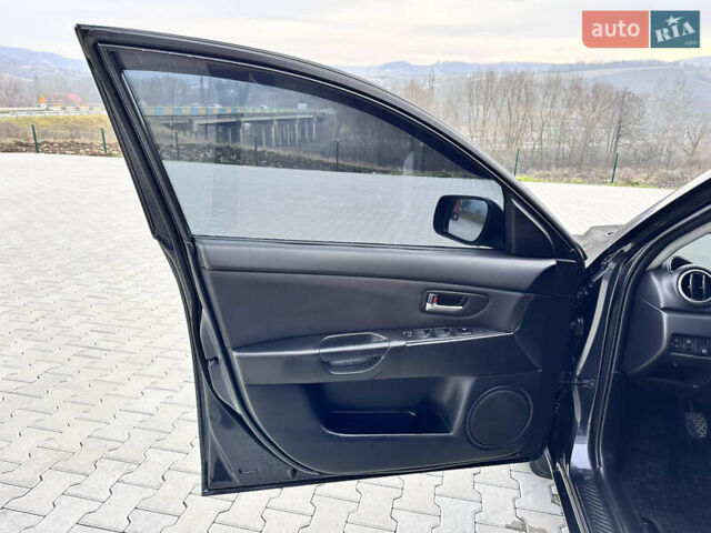 Сірий Мазда 3, об'ємом двигуна 1.6 л та пробігом 300 тис. км за 4500 $, фото 32 на Automoto.ua