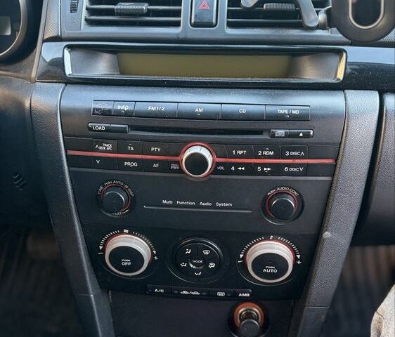 Сірий Мазда 3, об'ємом двигуна 1.6 л та пробігом 245 тис. км за 2300 $, фото 6 на Automoto.ua