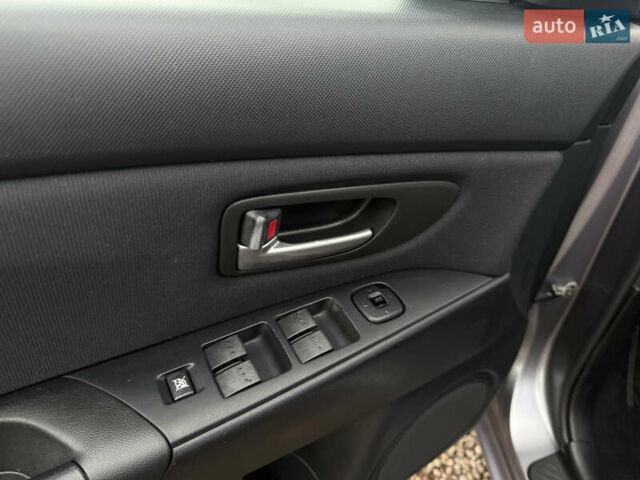 Серый Мазда 3, объемом двигателя 1.6 л и пробегом 207 тыс. км за 4600 $, фото 24 на Automoto.ua