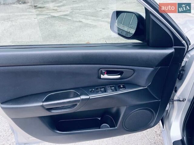 Сірий Мазда 3, об'ємом двигуна 1.6 л та пробігом 199 тис. км за 4600 $, фото 14 на Automoto.ua