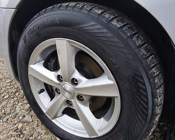 Сірий Мазда 3, об'ємом двигуна 1.6 л та пробігом 263 тис. км за 4700 $, фото 9 на Automoto.ua