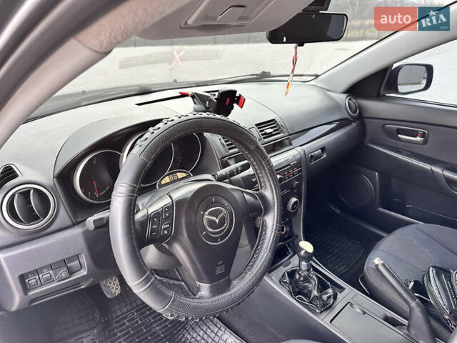 Сірий Мазда 3, об'ємом двигуна 1.6 л та пробігом 300 тис. км за 4500 $, фото 23 на Automoto.ua