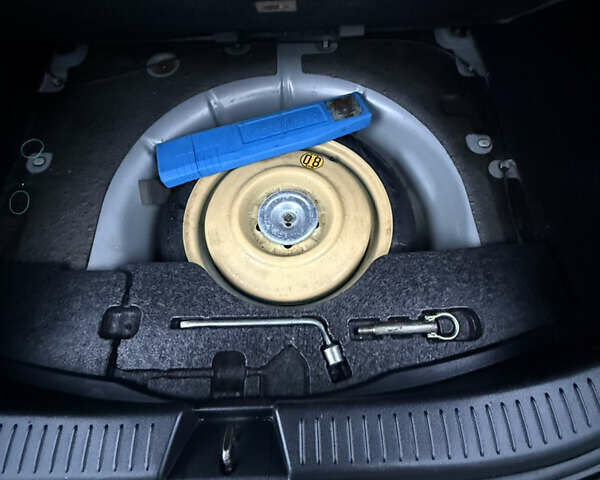 Сірий Мазда 3, об'ємом двигуна 1.6 л та пробігом 176 тис. км за 4800 $, фото 14 на Automoto.ua