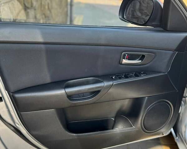 Сірий Мазда 3, об'ємом двигуна 1.6 л та пробігом 181 тис. км за 4650 $, фото 24 на Automoto.ua