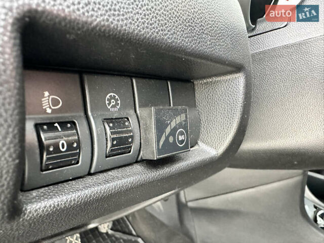 Сірий Мазда 3, об'ємом двигуна 1.6 л та пробігом 300 тис. км за 4500 $, фото 20 на Automoto.ua