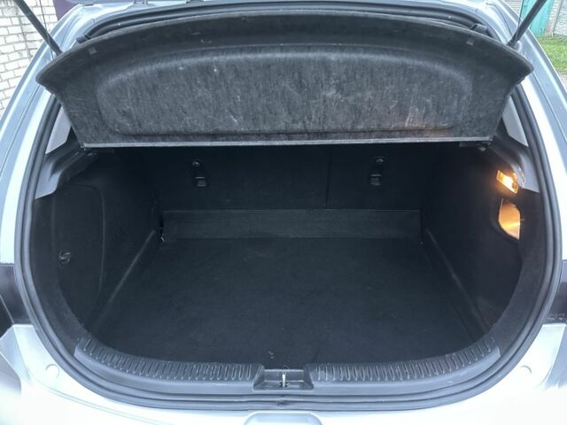 Сірий Мазда 3, об'ємом двигуна 1.6 л та пробігом 187 тис. км за 3950 $, фото 16 на Automoto.ua