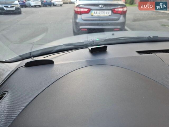 Сірий Мазда 3, об'ємом двигуна 2 л та пробігом 301 тис. км за 3700 $, фото 12 на Automoto.ua