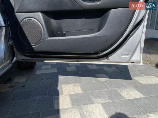 Сірий Мазда 3, об'ємом двигуна 1.6 л та пробігом 277 тис. км за 3650 $, фото 18 на Automoto.ua