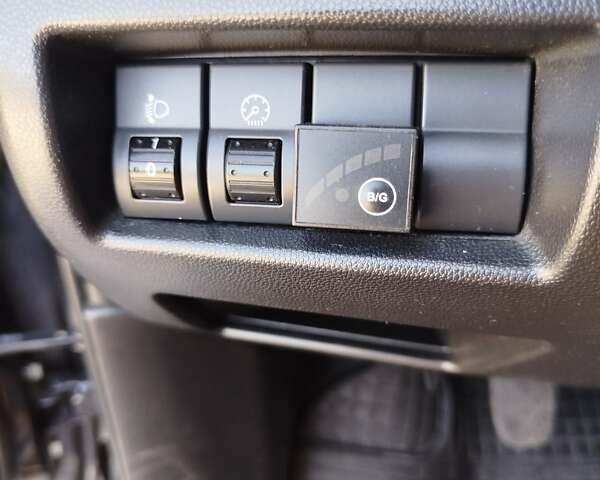 Сірий Мазда 3, об'ємом двигуна 1.6 л та пробігом 297 тис. км за 5550 $, фото 2 на Automoto.ua