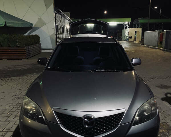 Серый Мазда 3, объемом двигателя 1.35 л и пробегом 304 тыс. км за 3500 $, фото 1 на Automoto.ua