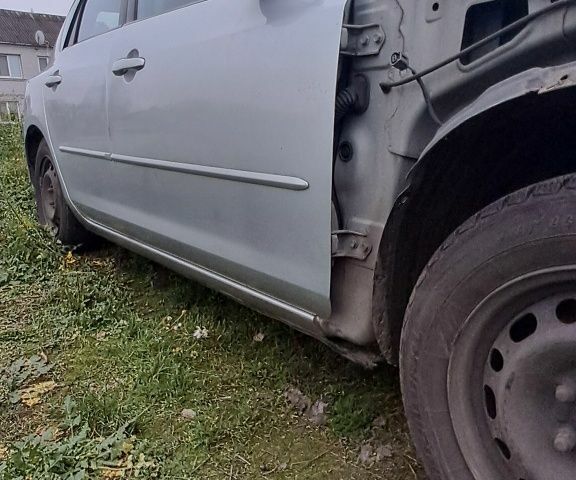 Серый Мазда 3, объемом двигателя 1.6 л и пробегом 370 тыс. км за 2200 $, фото 3 на Automoto.ua