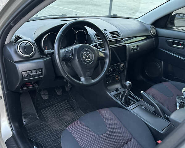 Серый Мазда 3, объемом двигателя 2 л и пробегом 220 тыс. км за 4300 $, фото 4 на Automoto.ua