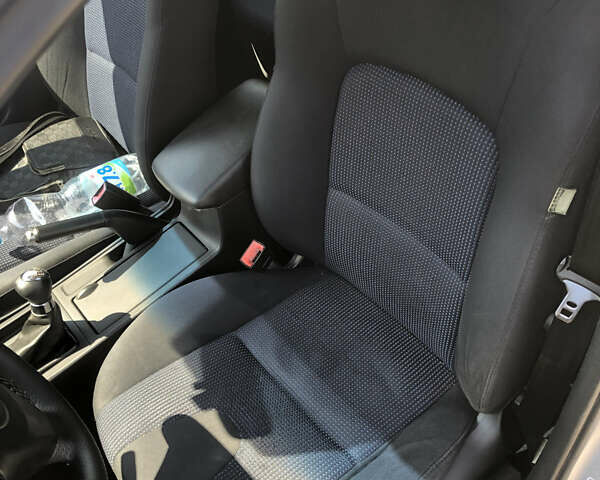 Серый Мазда 3, объемом двигателя 1.6 л и пробегом 212 тыс. км за 3500 $, фото 20 на Automoto.ua