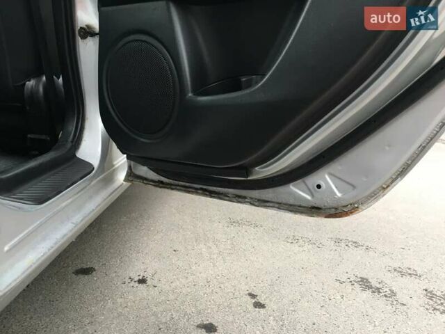 Серый Мазда 3, объемом двигателя 1.6 л и пробегом 212 тыс. км за 3500 $, фото 16 на Automoto.ua