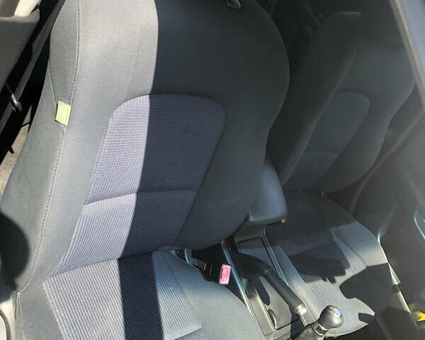 Серый Мазда 3, объемом двигателя 1.6 л и пробегом 212 тыс. км за 3500 $, фото 22 на Automoto.ua