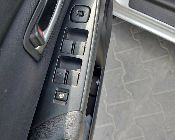 Серый Мазда 3, объемом двигателя 1.6 л и пробегом 211 тыс. км за 4750 $, фото 14 на Automoto.ua