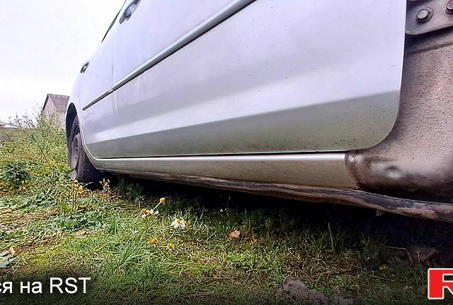 Сірий Мазда 3, об'ємом двигуна 1.6 л та пробігом 370 тис. км за 1600 $, фото 6 на Automoto.ua