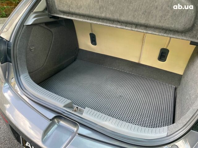 Сірий Мазда 3, об'ємом двигуна 1.4 л та пробігом 305 тис. км за 5340 $, фото 24 на Automoto.ua