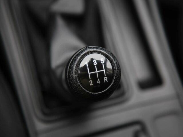 Серый Мазда 3, объемом двигателя 1.6 л и пробегом 247 тыс. км за 4999 $, фото 18 на Automoto.ua