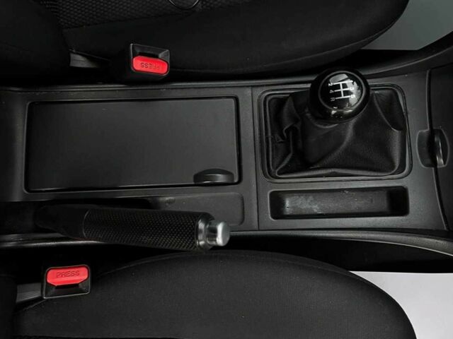 Сірий Мазда 3, об'ємом двигуна 1.6 л та пробігом 156 тис. км за 6200 $, фото 12 на Automoto.ua